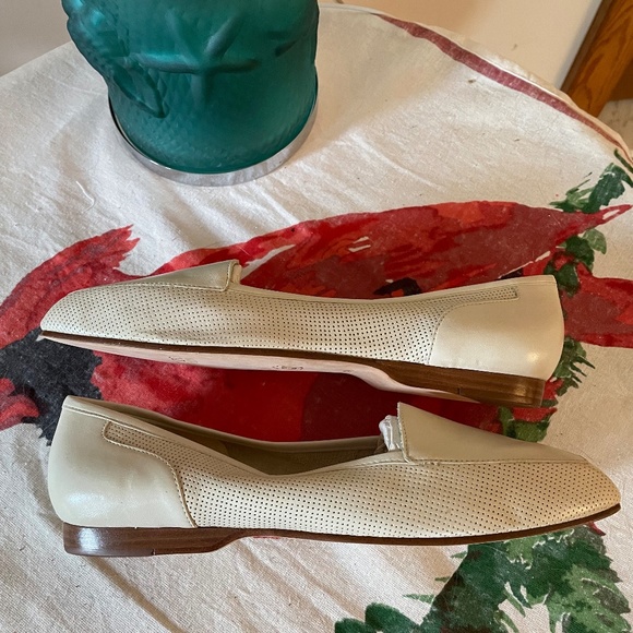 NWOT Enzo Angiolini off-white size 8 loafers - Picture 2 of 4